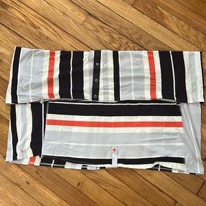 Lululemon customizable snap scarf